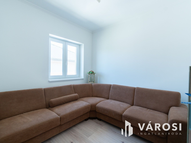 Újszerű, kiváló ikerfél Siófok Sóstón eladó