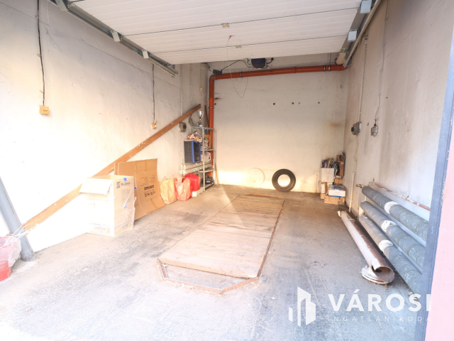 Belvárosi irodák, a Szilágyi utcában eladók.