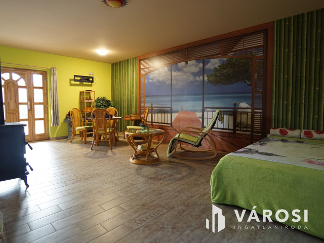 Balatonkeresztúron igényes nyaraló, 5 percre a strandtól!