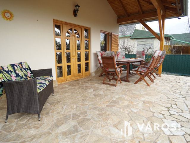 Balatonkeresztúron igényes nyaraló, 5 percre a strandtól!