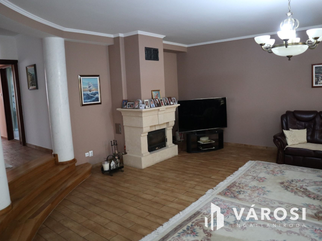 Exkluzív kétgenerációs családi ház Móra városrészen!