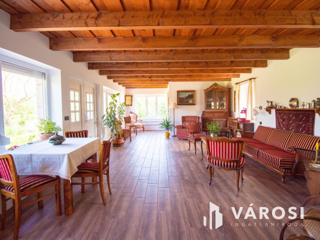 Falusi birtok Fehértón! Ezt látni kell!