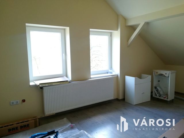 Családi ház + 3 apartman egyben kedvelt környéken!