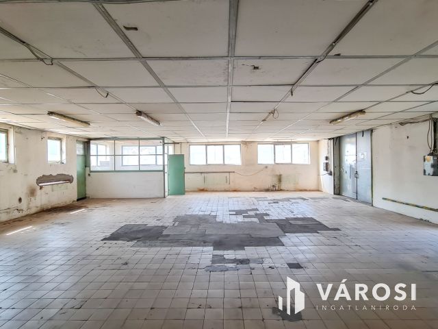 Kiadó fűtetlen 278 m2-es raktár Szentendrén