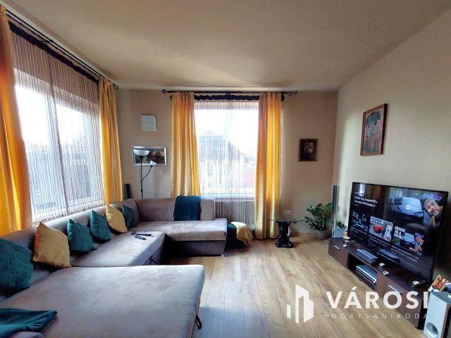 Felújított 4szobás családi ház,mellette kiadható ingatlannal