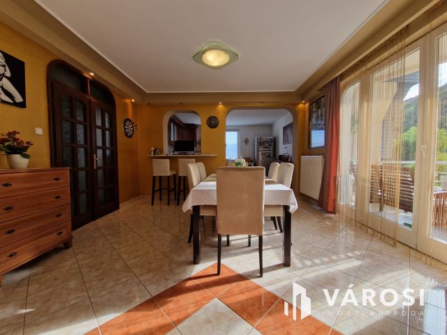 Lenyűgöző kilátás, prémium életérzés Táborhegyen!