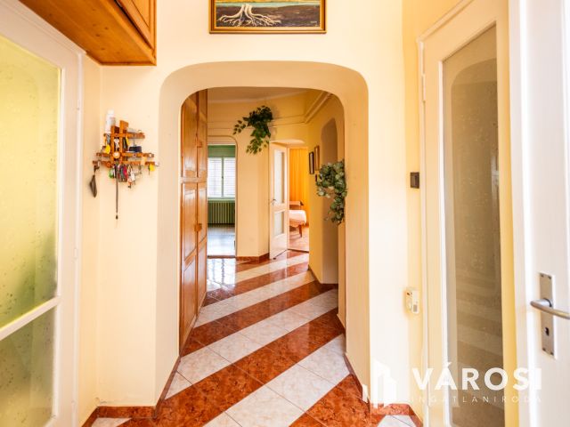 Apartmanház néhány lépésre a Várfürdőtől és a Kastélytól