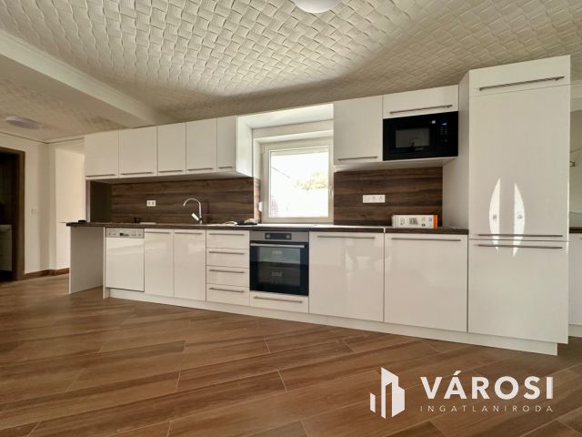 Kulcsrakész, frissen felújított családi ház eladó!