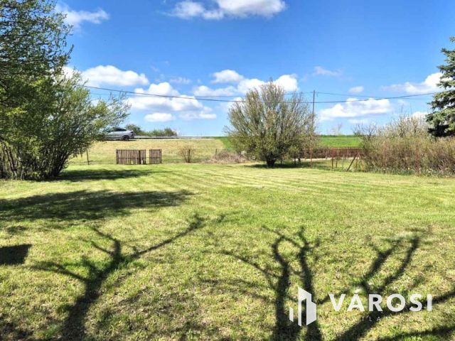 Bónom-zugi holtágon vízparti telek