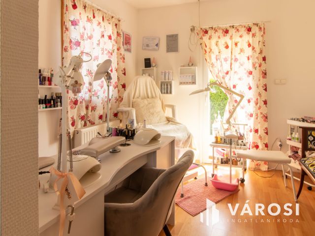 Felűjításmentes , kiváló állapotú ház Pócsmegyeren