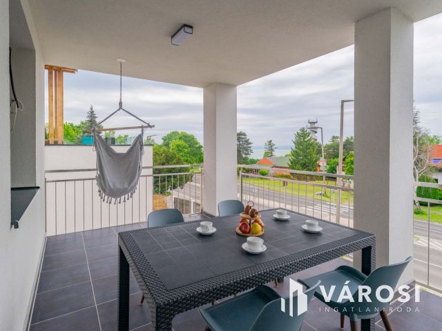 Panorámás luxus lakás Balatonföldváron