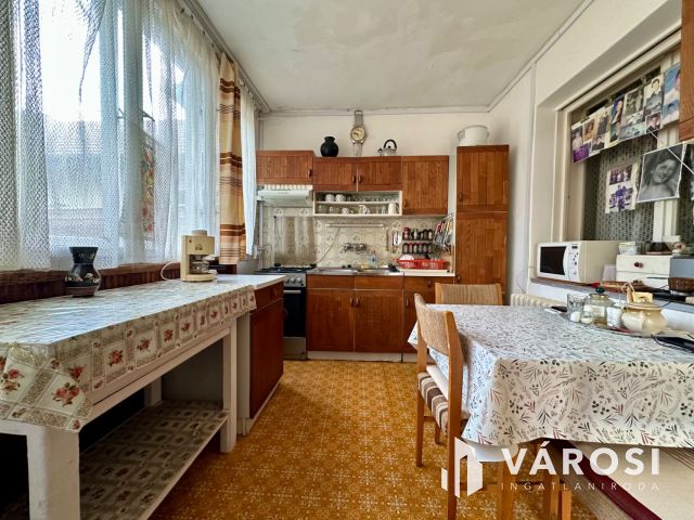 Kiváló adottságú, 3 szobás ikerház eladó!