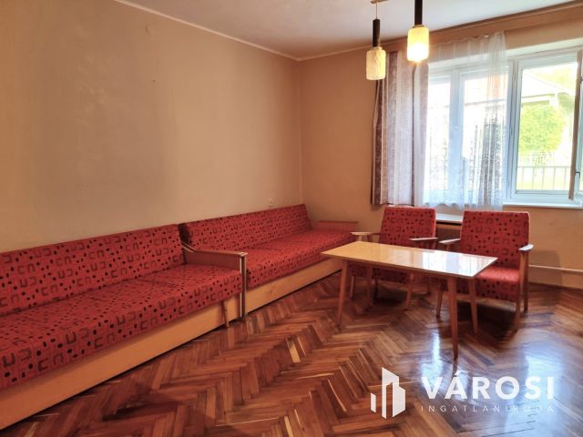 Lakható, korszerűsítést igénylő 98m2-es családi ház