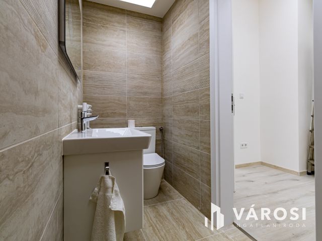 Mammut bevásárló központra panorámás lakás  a Széna téren