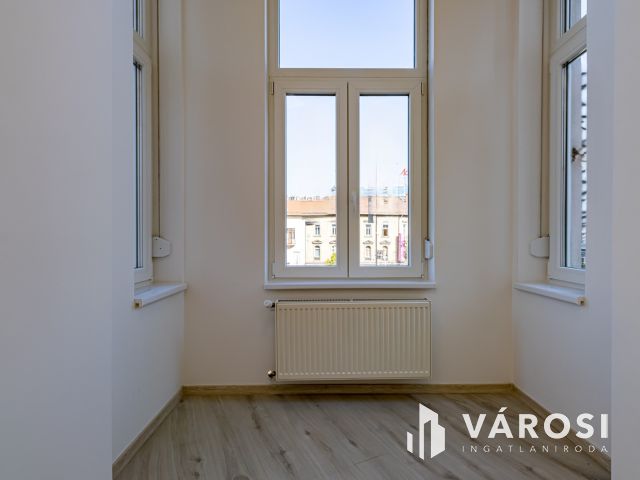 Mammut bevásárló központra panorámás lakás  a Széna téren