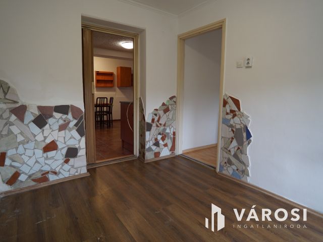 Lakható zárt kert, Látóhegyen