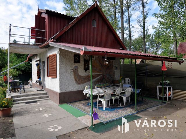 Hétvégi ház nagy kerttel Sziksóstón