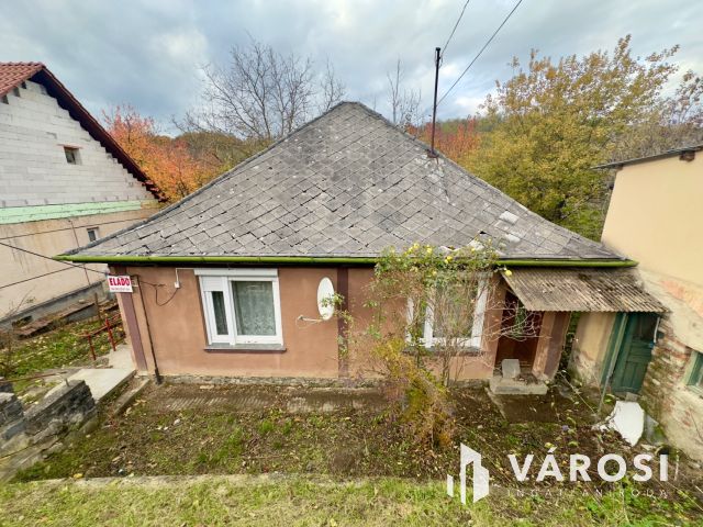 Kazinczy úton felújítandó családi ház eladó!