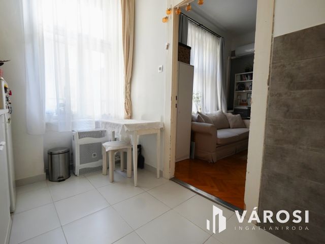 Felújított lakás a Flórián tér szomszédságában!