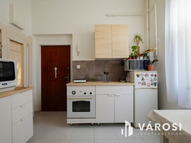 Felújított lakás a Flórián tér szomszédságában!