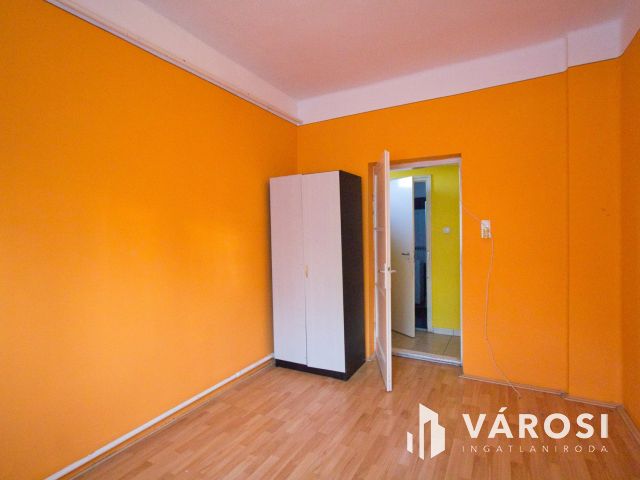 Gádoroson a falusi csend.