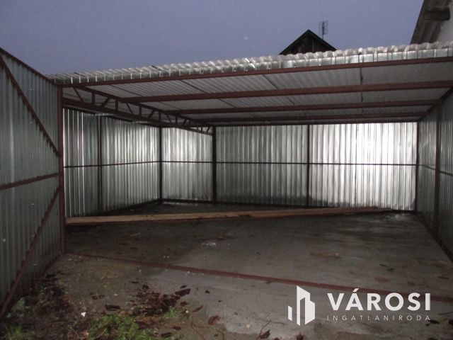 Dupla garázs a belvároshoz közel