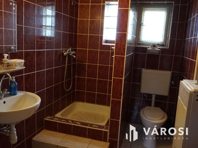 Tágas családi ház Csúcsban