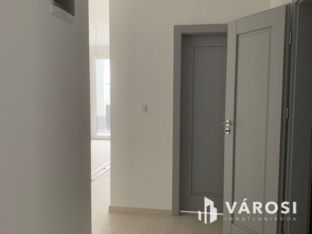 Belvárosban nagy teraszos igényes lakás eladó