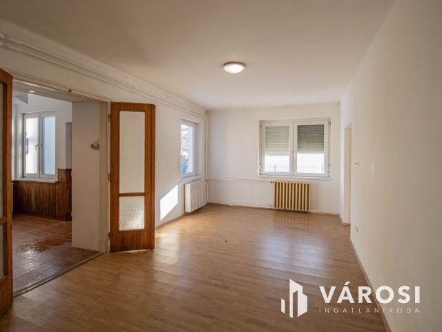 Lehetőségekkel teli ház Eladó Győrladaméron ideális telekkel