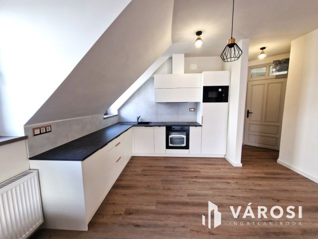 Korszerűsített Prémium Ingatlan, ÜZLET+2LAKÁS