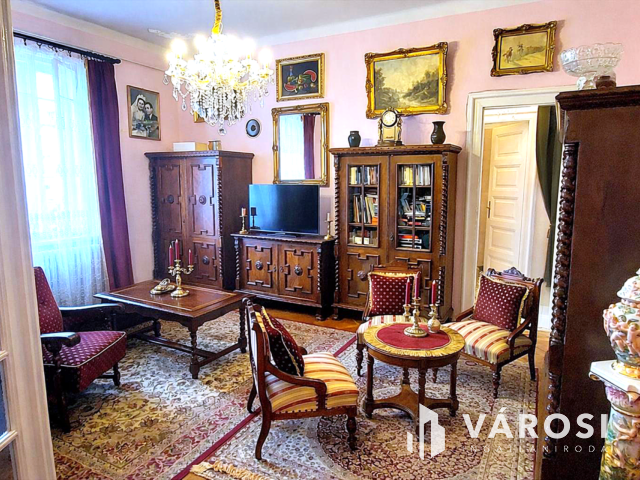 Hatvan utcai különleges hangúlatú polgári lakás