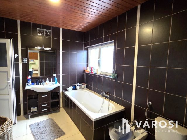 Madárcsicsergős otthon nagy kerttel – ház Debrecen határán