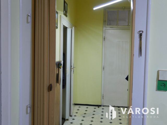 Eladó kétlakásos ház Révfaluban, egyetem közelében