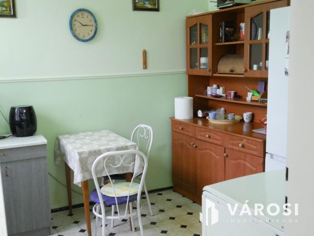 Eladó kétlakásos ház Révfaluban, egyetem közelében