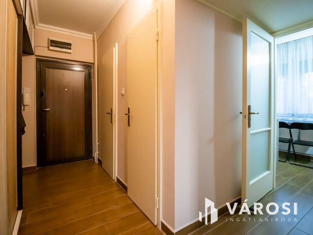 Gyönyörűen felújított 2 szobás lakás a belváros határán