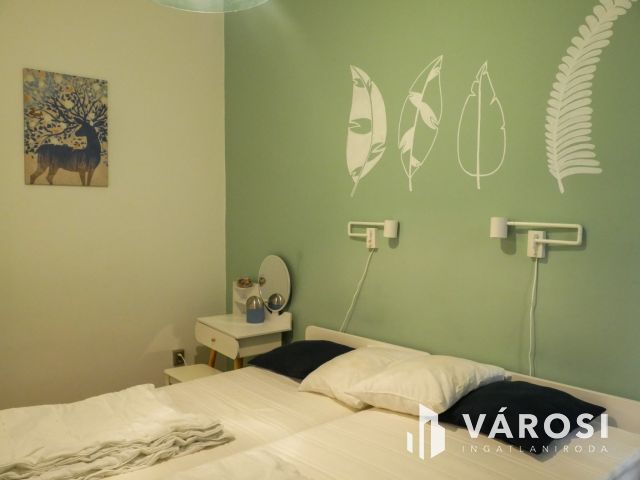 Vidám, zöld belső udvarra néző lakás kiadó a Budai Vár alatt