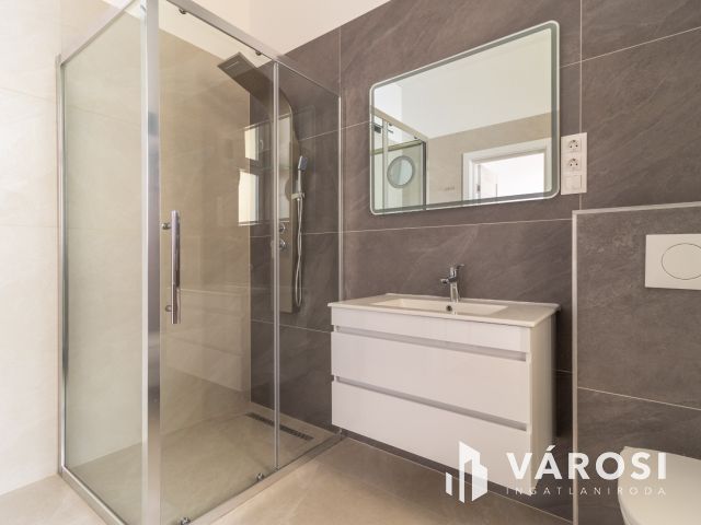 Modern okosotthon eladó a Visegrádi utca elején!