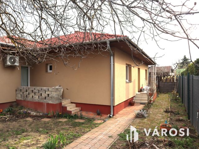 Újszerű önálló családi ház Szabadifürdőn eladó