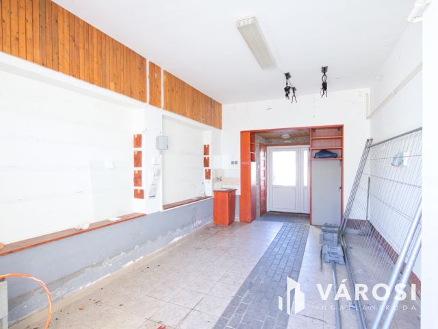 160 m2-es, családi-sorház a Csaba Park környékén eladó