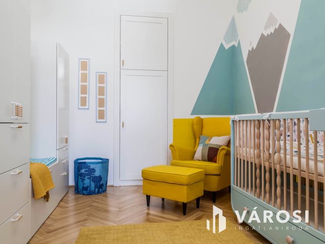 Napfényes családi otthon Újlipótvárosban a Gogol utcában