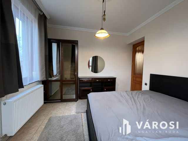 Debreceni Klasszikus Stílusú Impozáns Ingatlan Eladó!