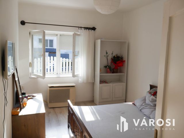 Győr-Szabadhegyen kis családi ház – saját udvarral