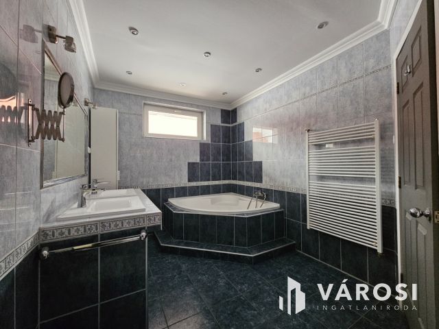 Igényes, felújított ház két lakrésszel Győrszentivánon