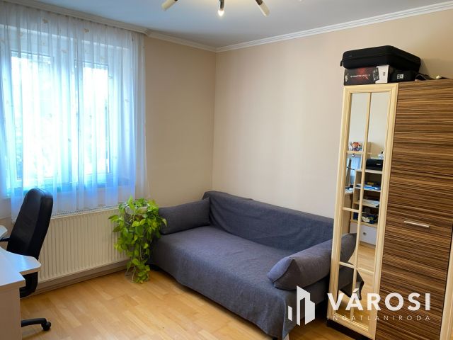 Világos, tágas családi ház nagy kerttel Győrújbaráton