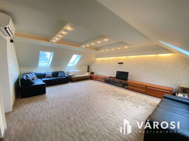 Világos, tágas családi ház nagy kerttel Győrújbaráton