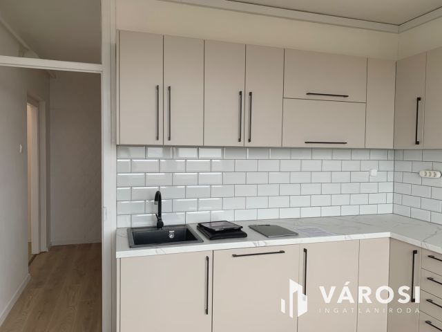 Derék utcán eladó egy  felújított, panorámás lakás