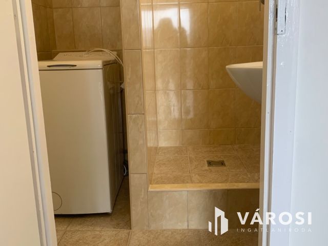 Derék utcán eladó egy  felújított, panorámás lakás