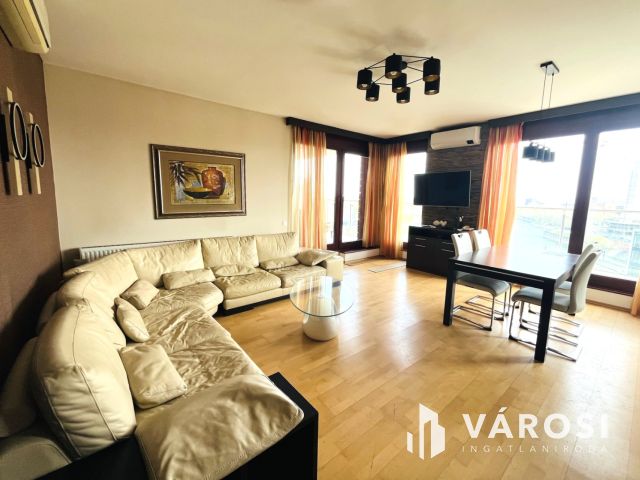 Panorámás penthouse lakás a Marina Parton!