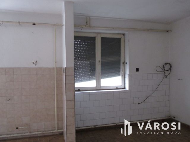 Kétszintes családi ház Dejtár központjához közel