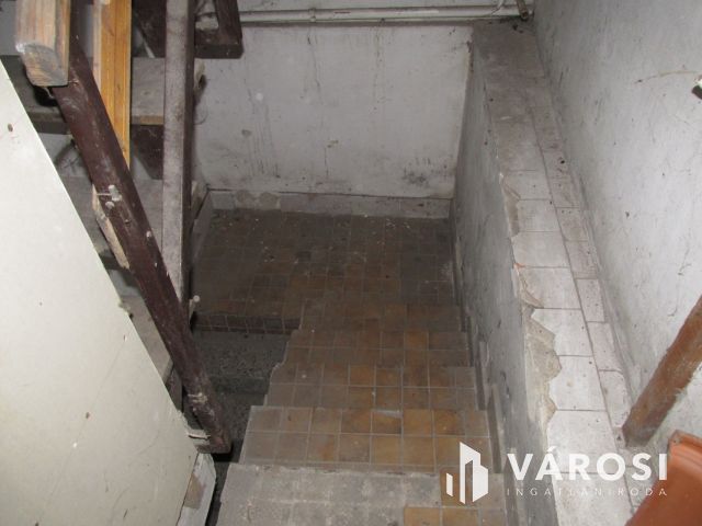 Kétszintes családi ház Dejtár központjához közel